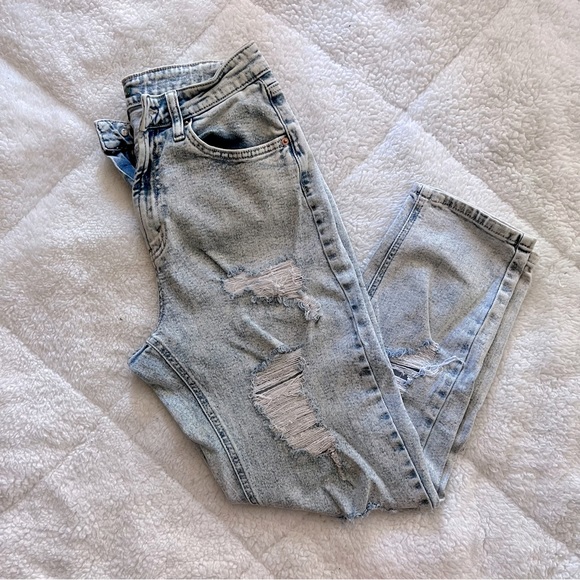 wild fable Denim - Wild Fable Light Wash Mom Jeans, Highest Rise, Distressed, Size 6